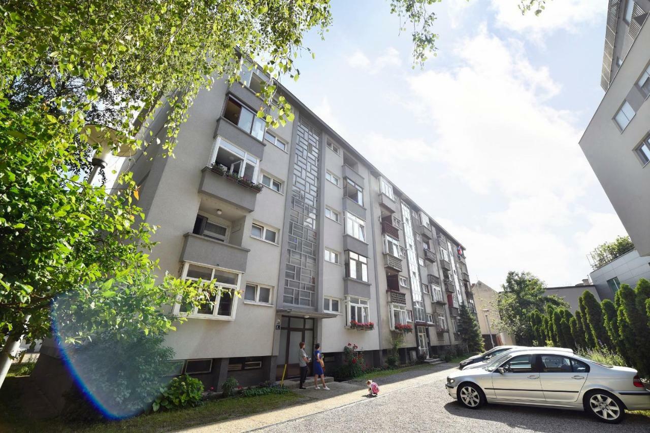 Hella 2 Appartement Zagreb Buitenkant foto